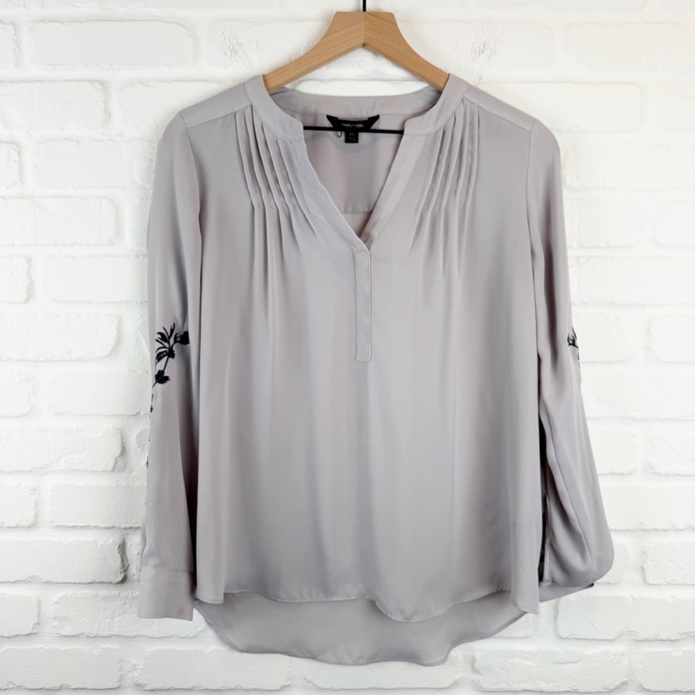 Simply Vera Vera Wang Light Gray Blouse Embroidered Sleeves Button Cuff Petite S